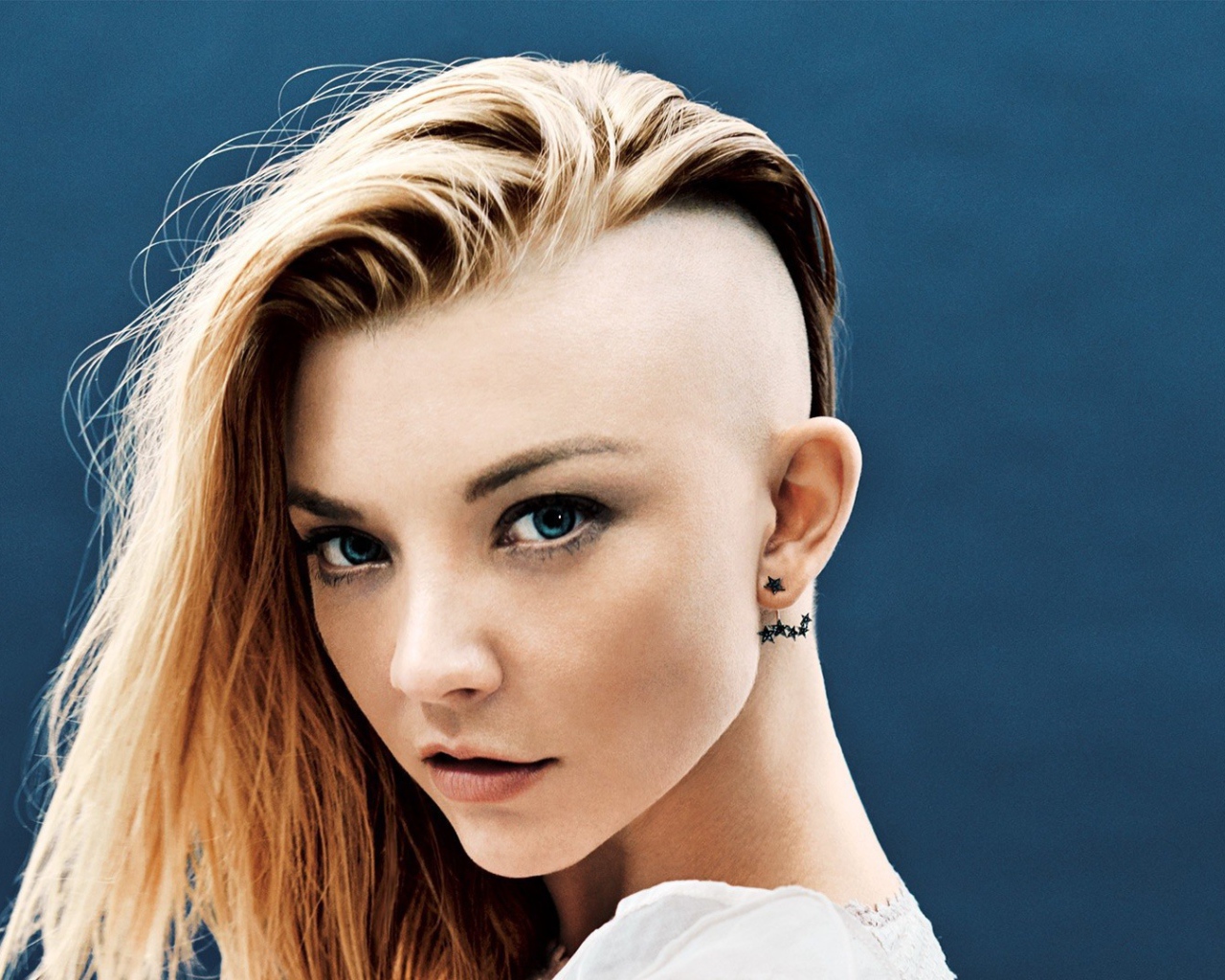 Натали Дормер с модной прической