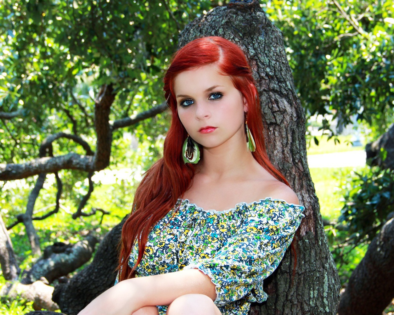 Рыжеволосая девушка Каролина Кейт