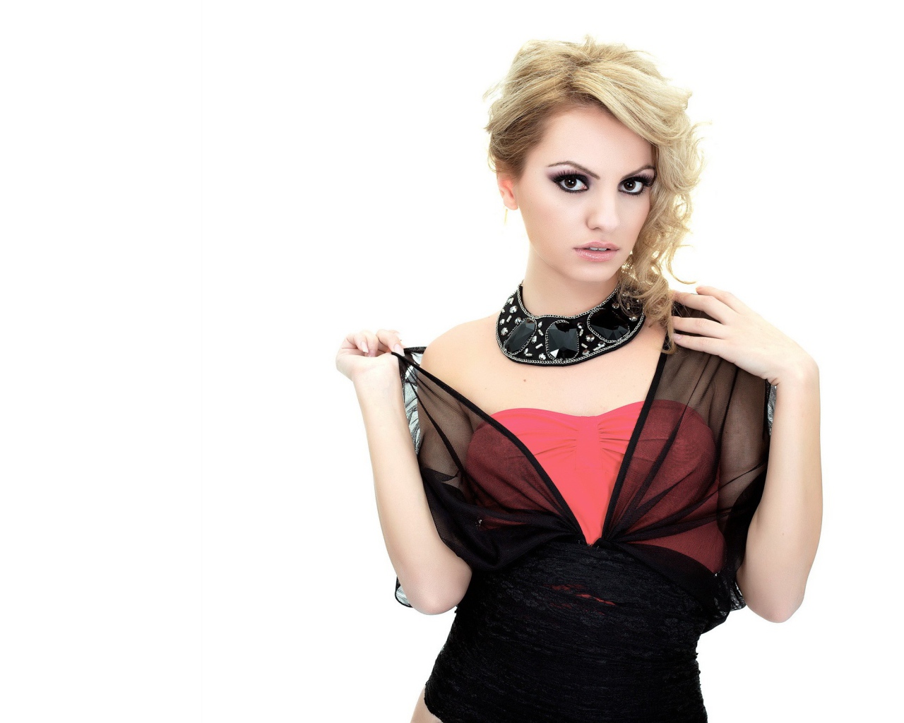 Румынская певица Александра Стан