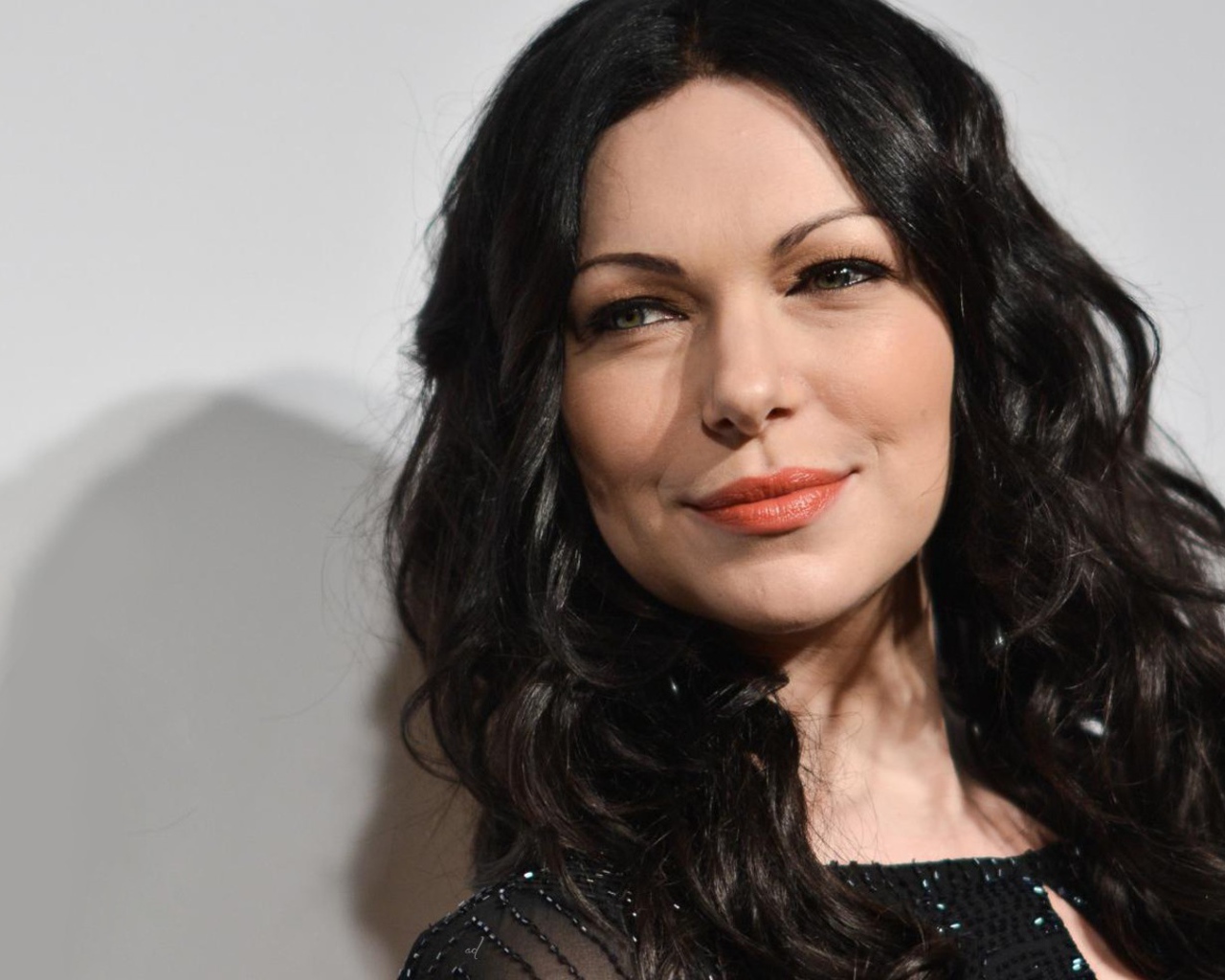 Брюнетка актриса Лора Препон