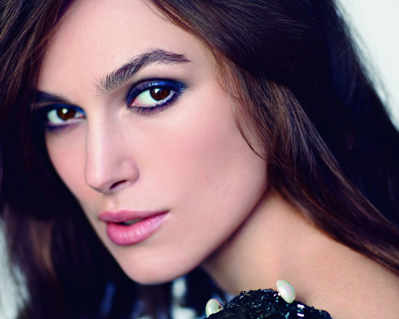 Девушка с коричневыми глазами Кира Найтли