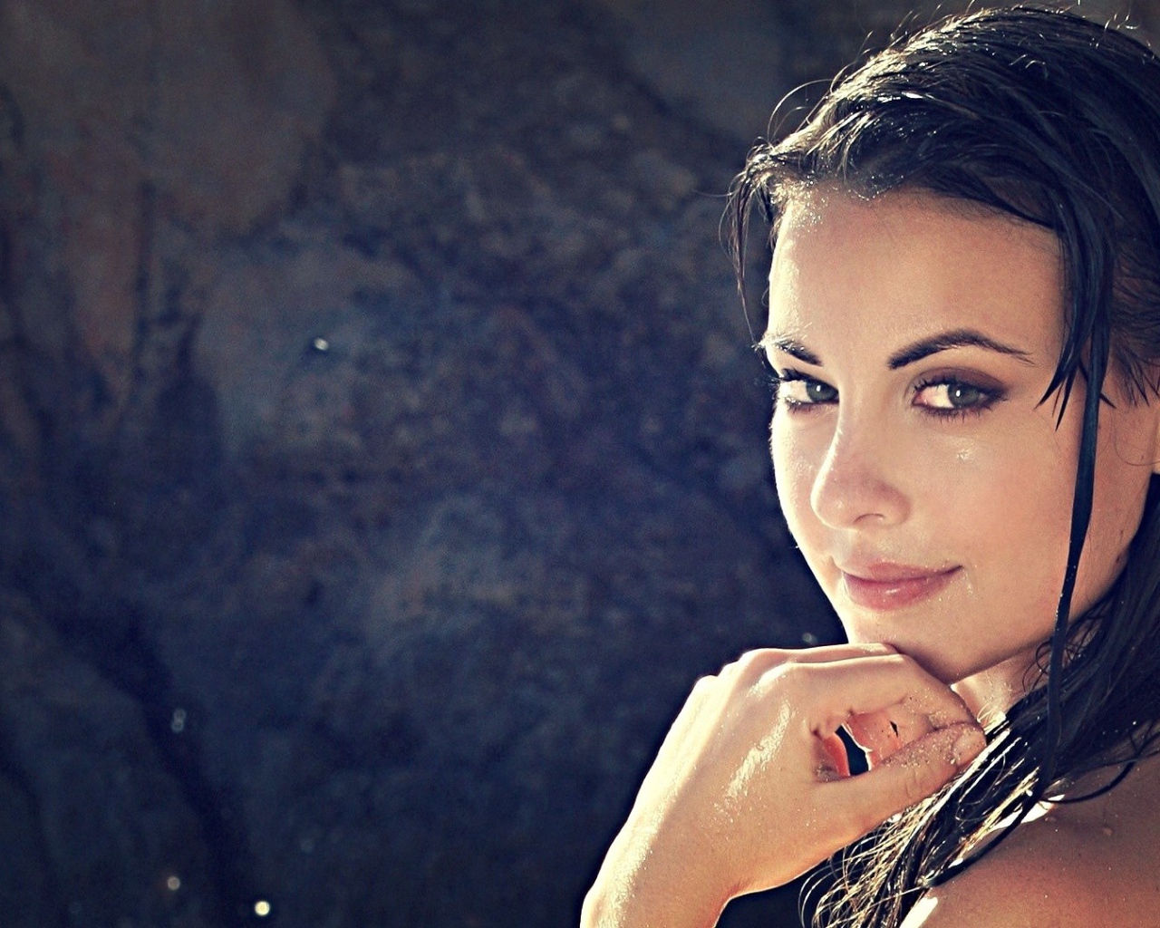 Мокрые волосы у девушки Lorena Garcia