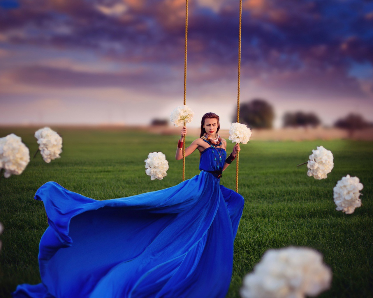 Девушка среди облаков