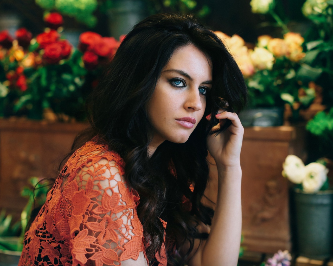 Красивая девушка Aurela Skandaj