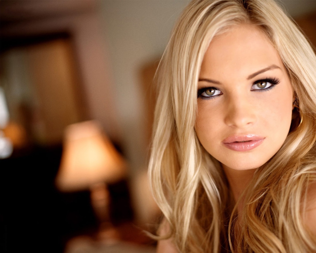 Красивая девушка Franziska Facella