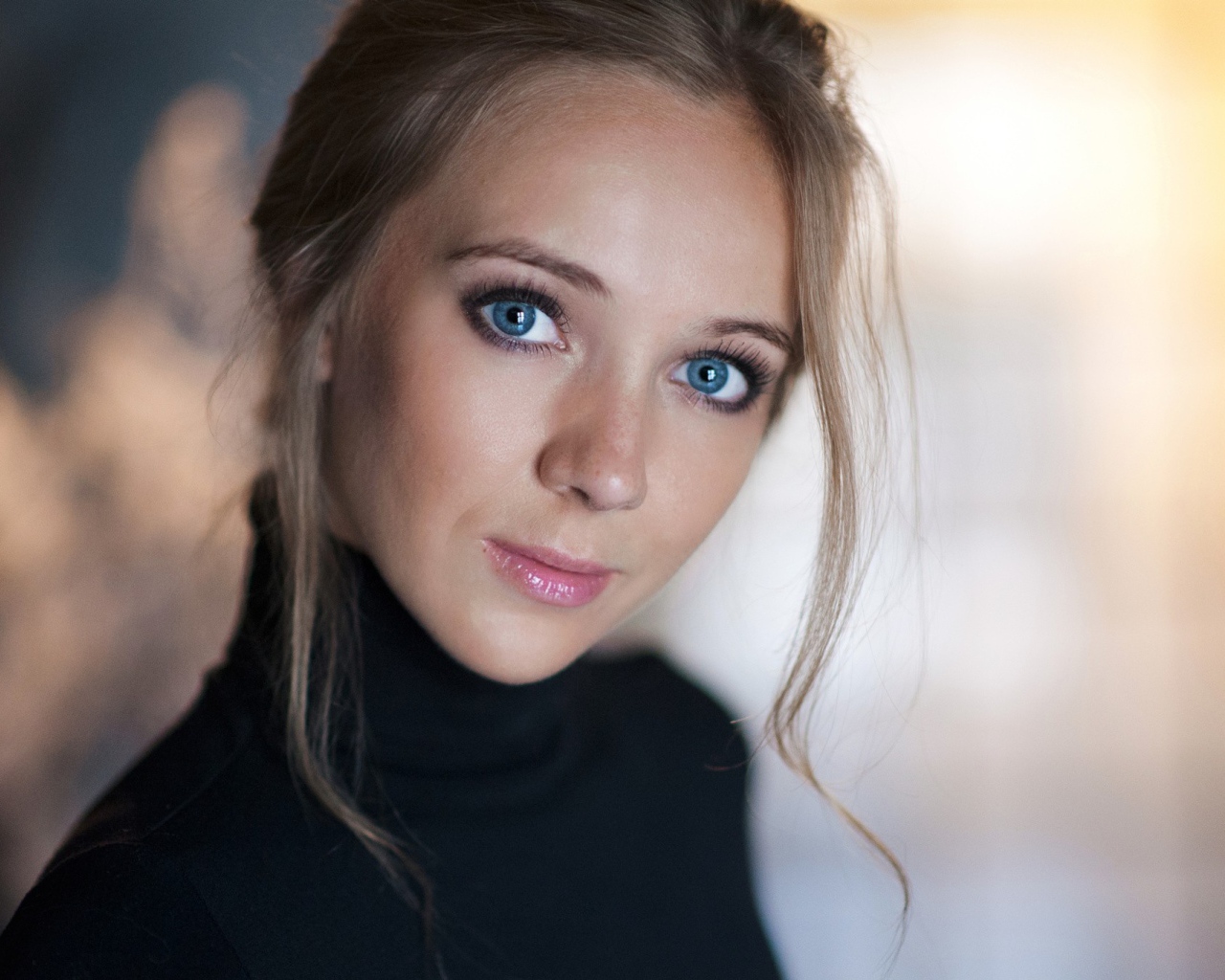 Голубоглазая модель Даша Шовкопляс