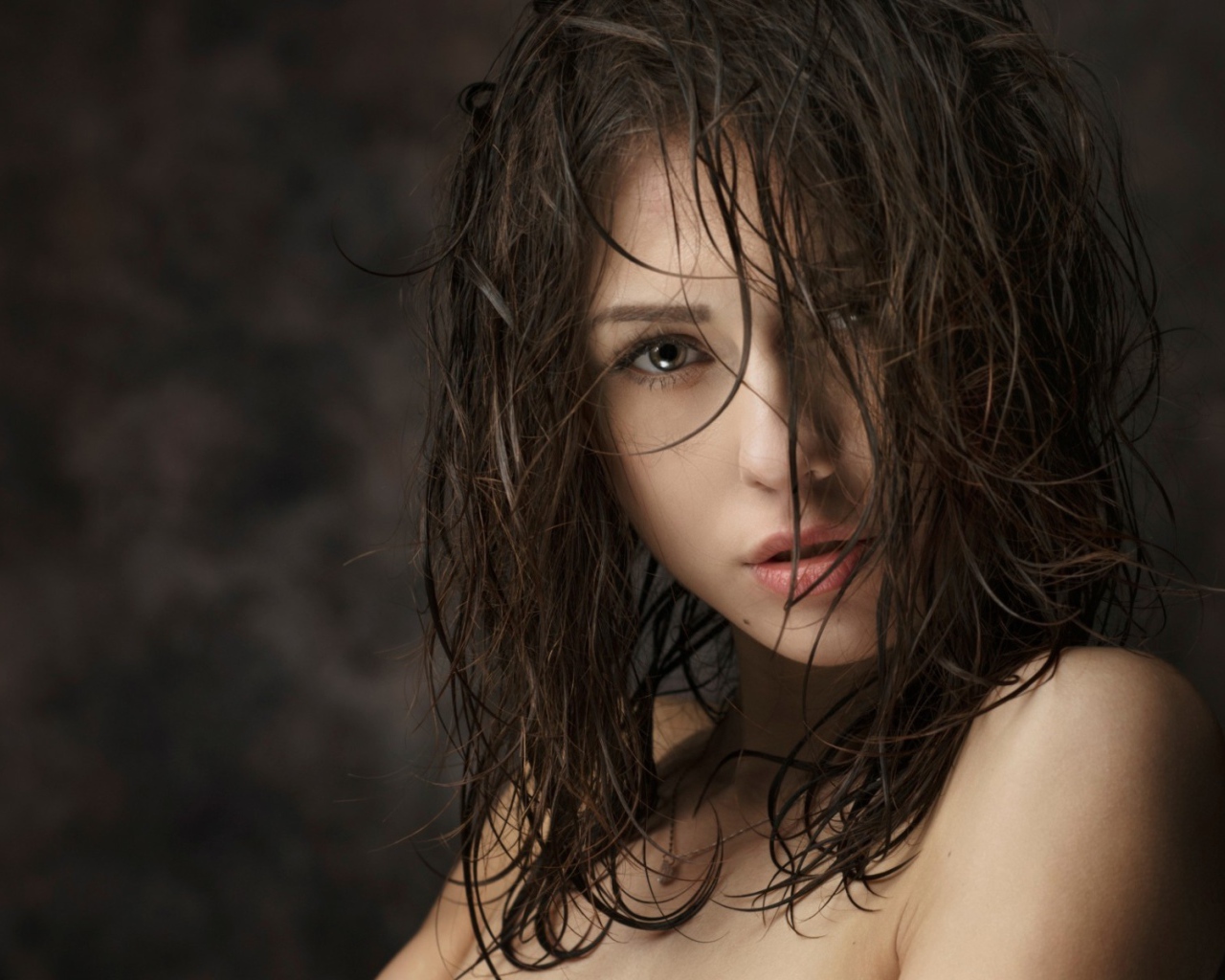 Девушка с мокрыми волосами Екатерина Тимохина