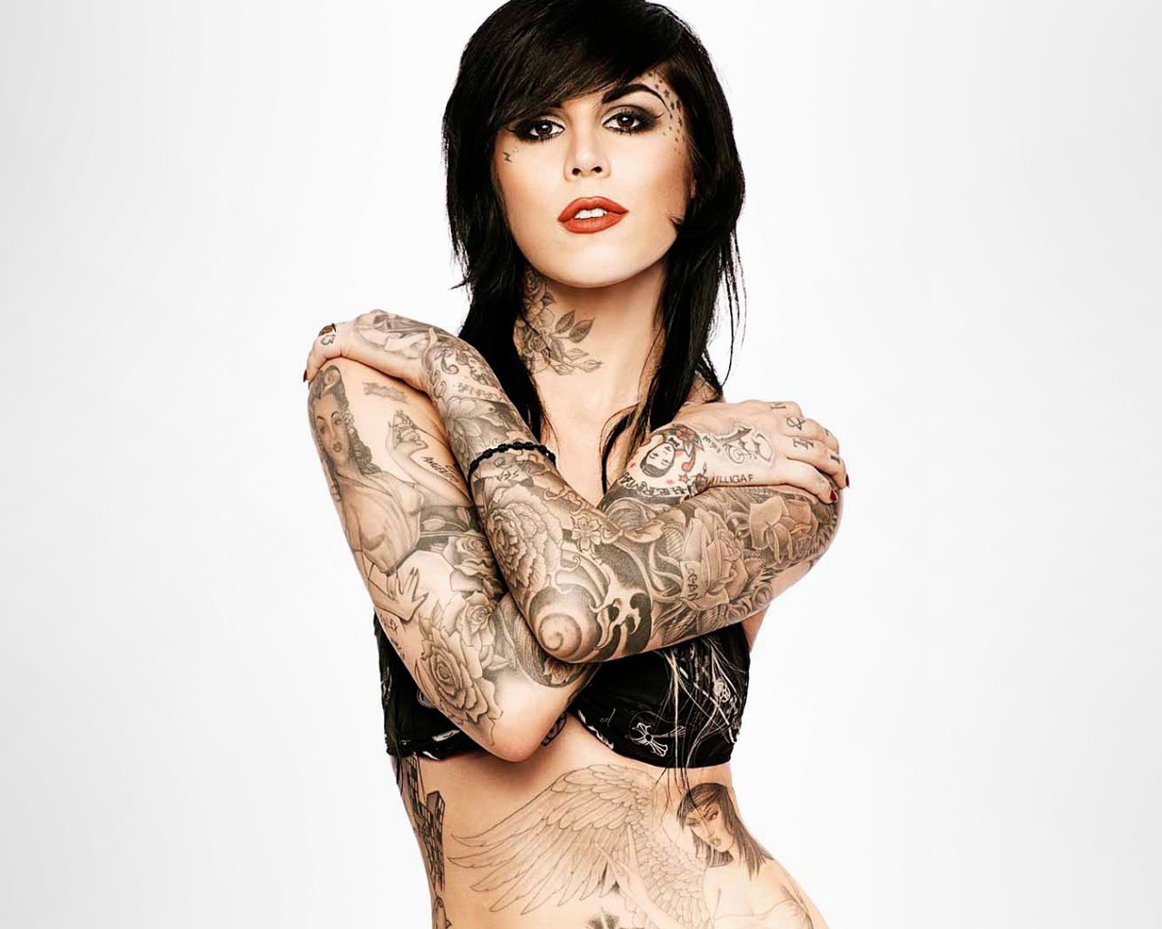 Модель брюнетка Kat Von D