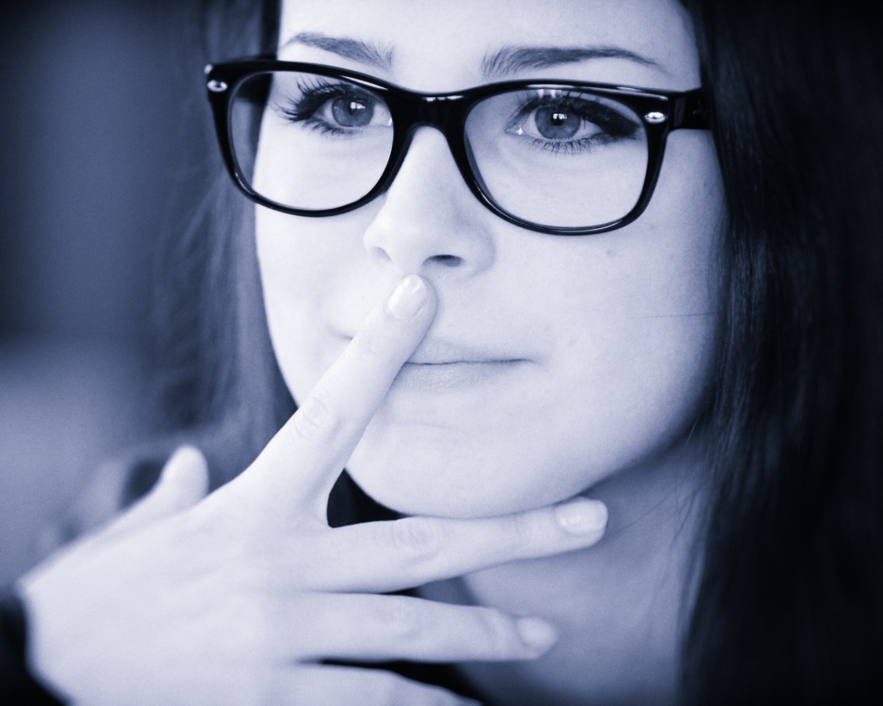 Девушка в очках Лена Майер-Ландрут