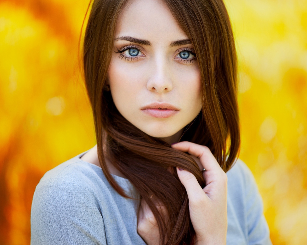 Девушка на желтом фоне, фото Анна Неврева