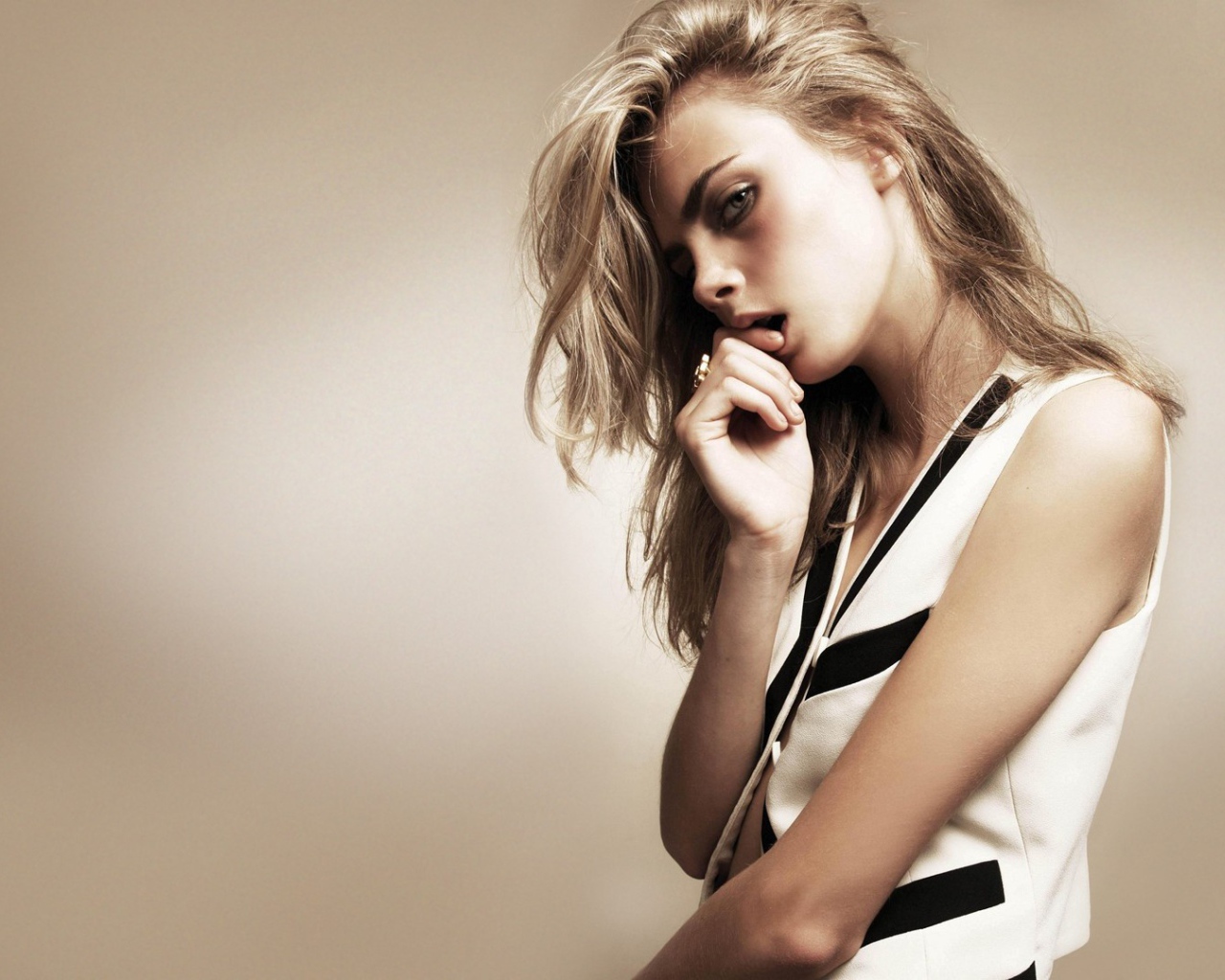 Топ модель Кара Делевинь