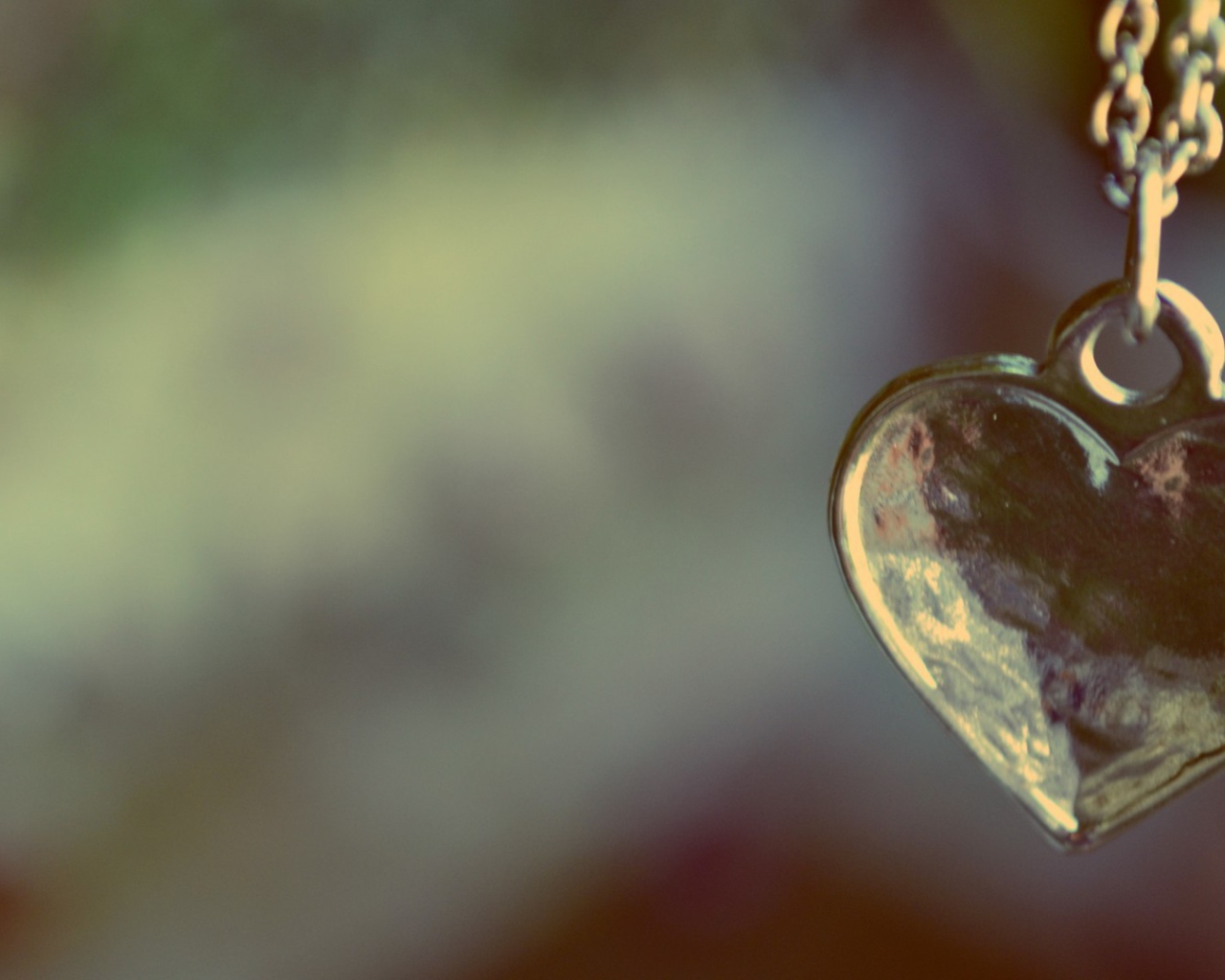 Кулон из железа в форме сердца