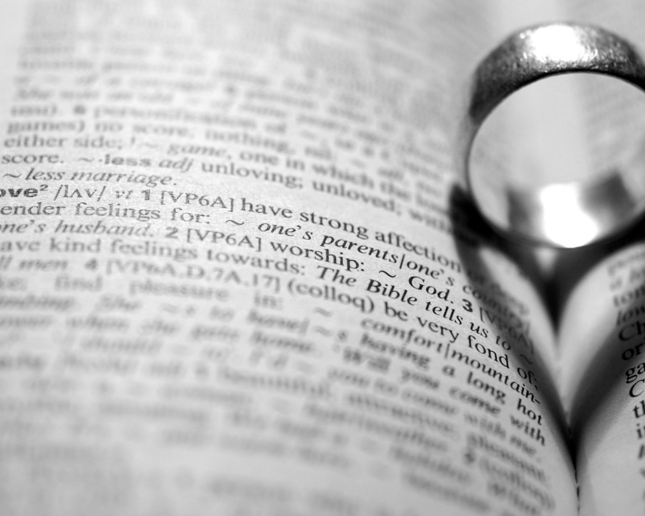 Серебряное кольцо в книге