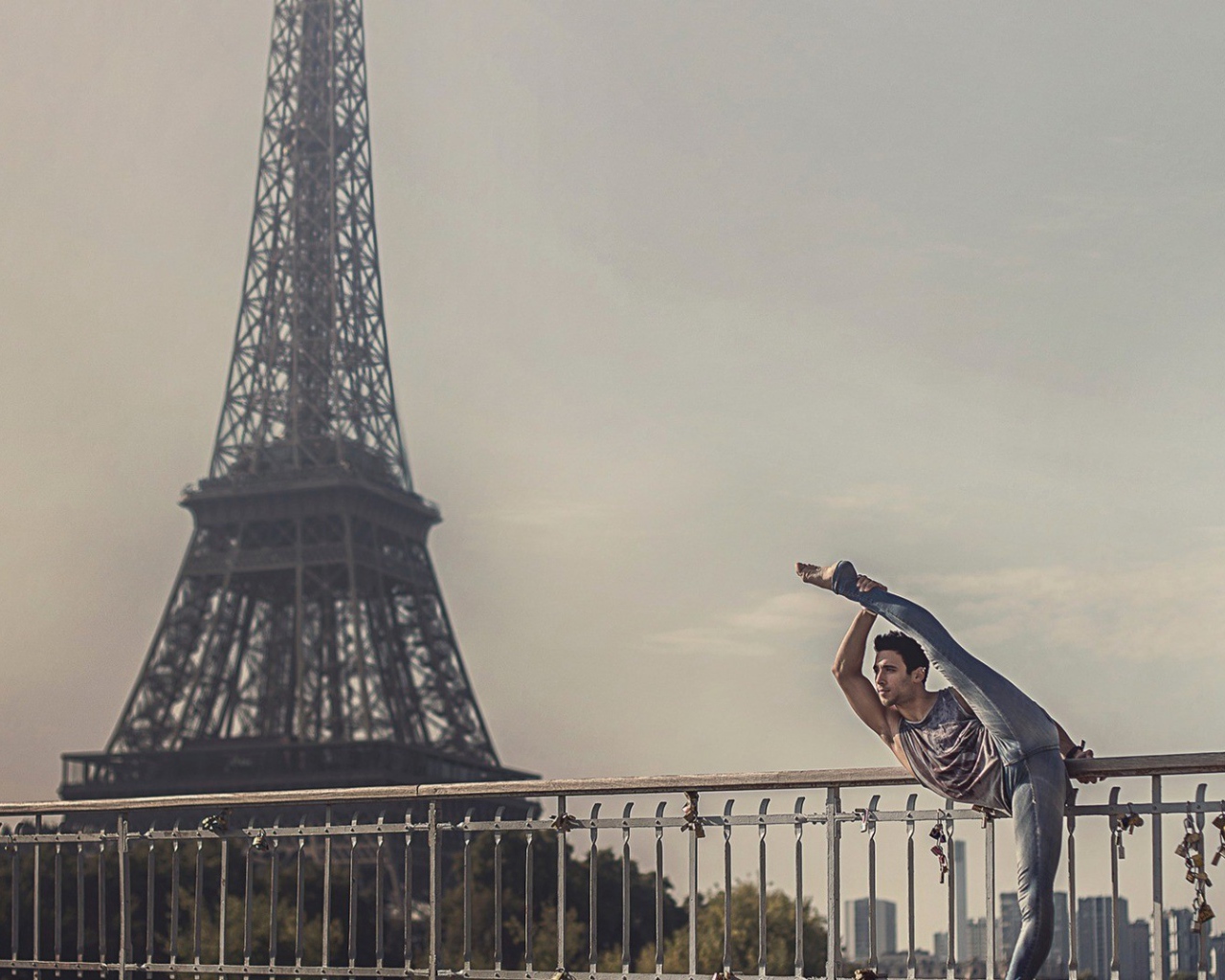 Самые лучшие фоны. Эльфовая башня песня. Прыгает эйфелевой башни. Эльфовая башня песня. Эльфовая башня песня.