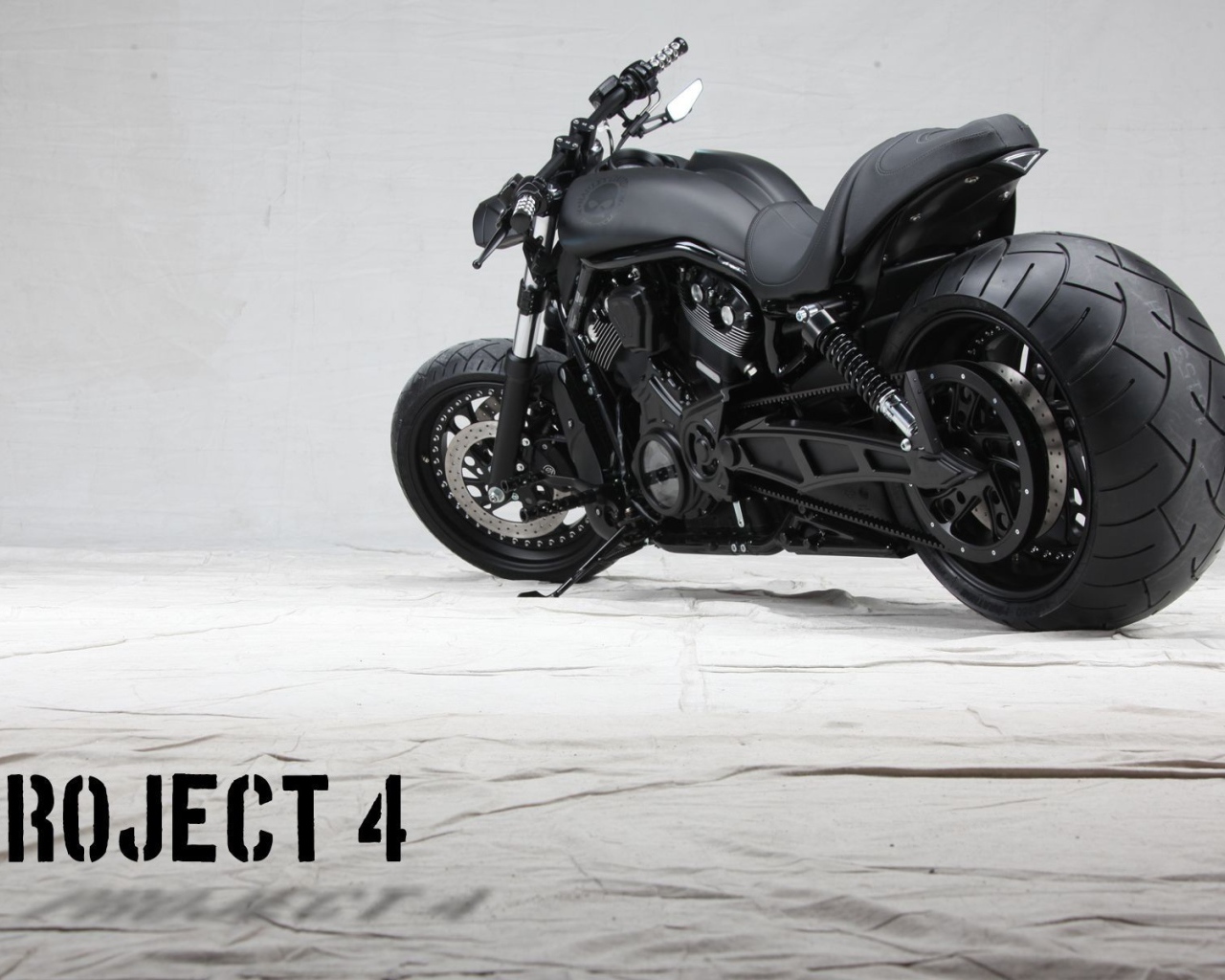 Черный мотоцикл Project 4