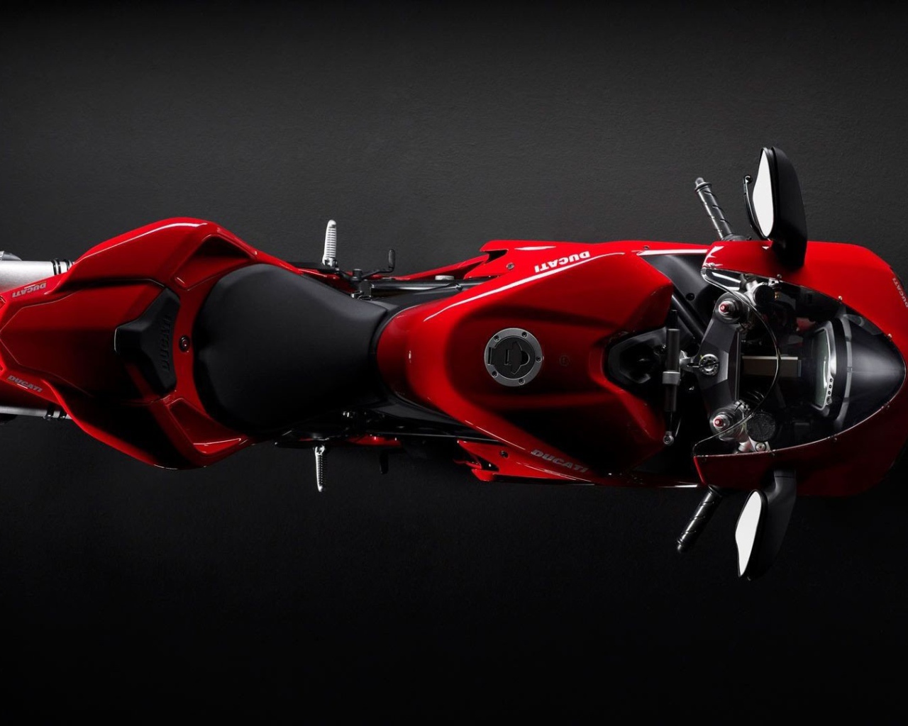 Красный мотоцикл, вид сверху