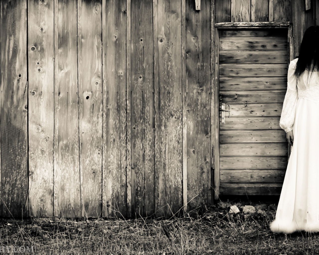 Девушка у деревянного сарая, фильм Звонок