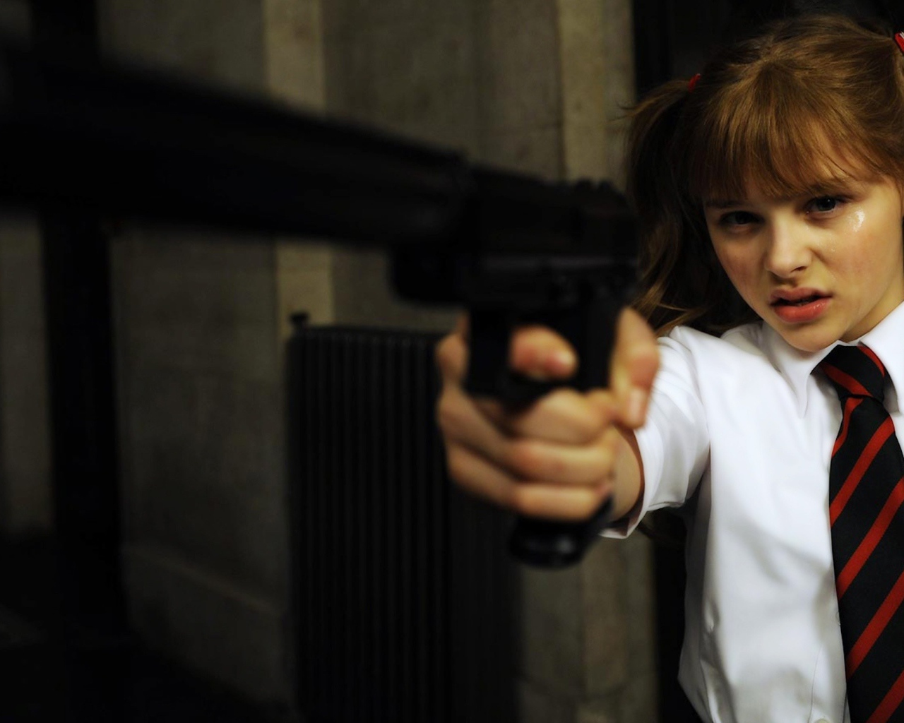 Девочка с пистолетом в фильме Пипец