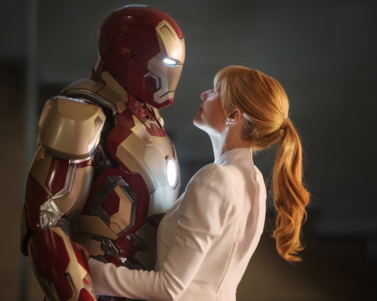 Рыжая девушка и Железный человек 3