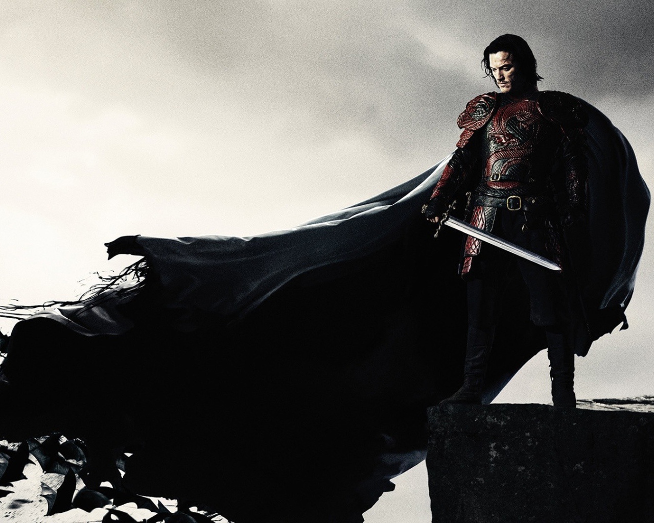 Персонаж фильма Дракула в черной накидке