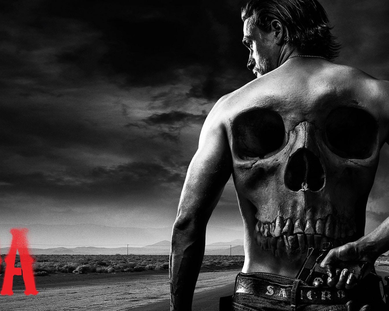 Череп на спине героя сериала Сыны анархии