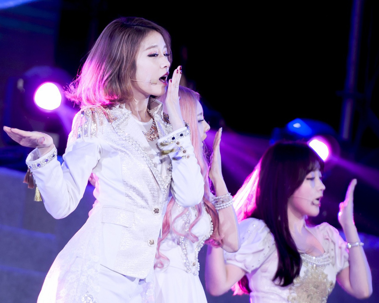 Концерт корейской группы T-ara