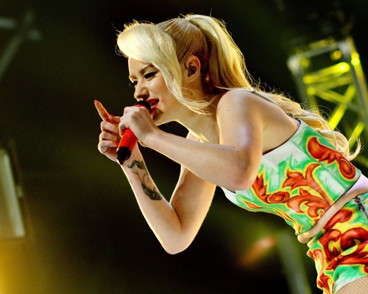 Игги Азалия на сцене