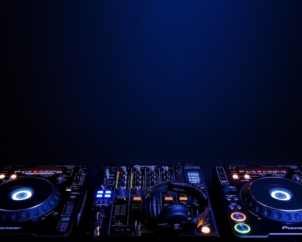 Неоновый пульт диджея