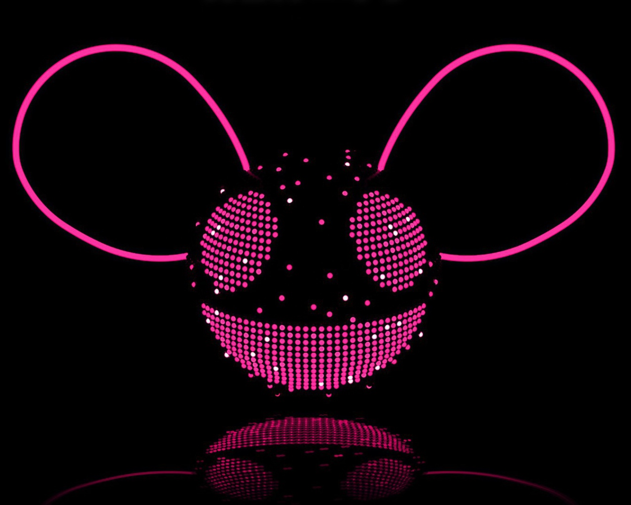Розовый диджей deadmau5