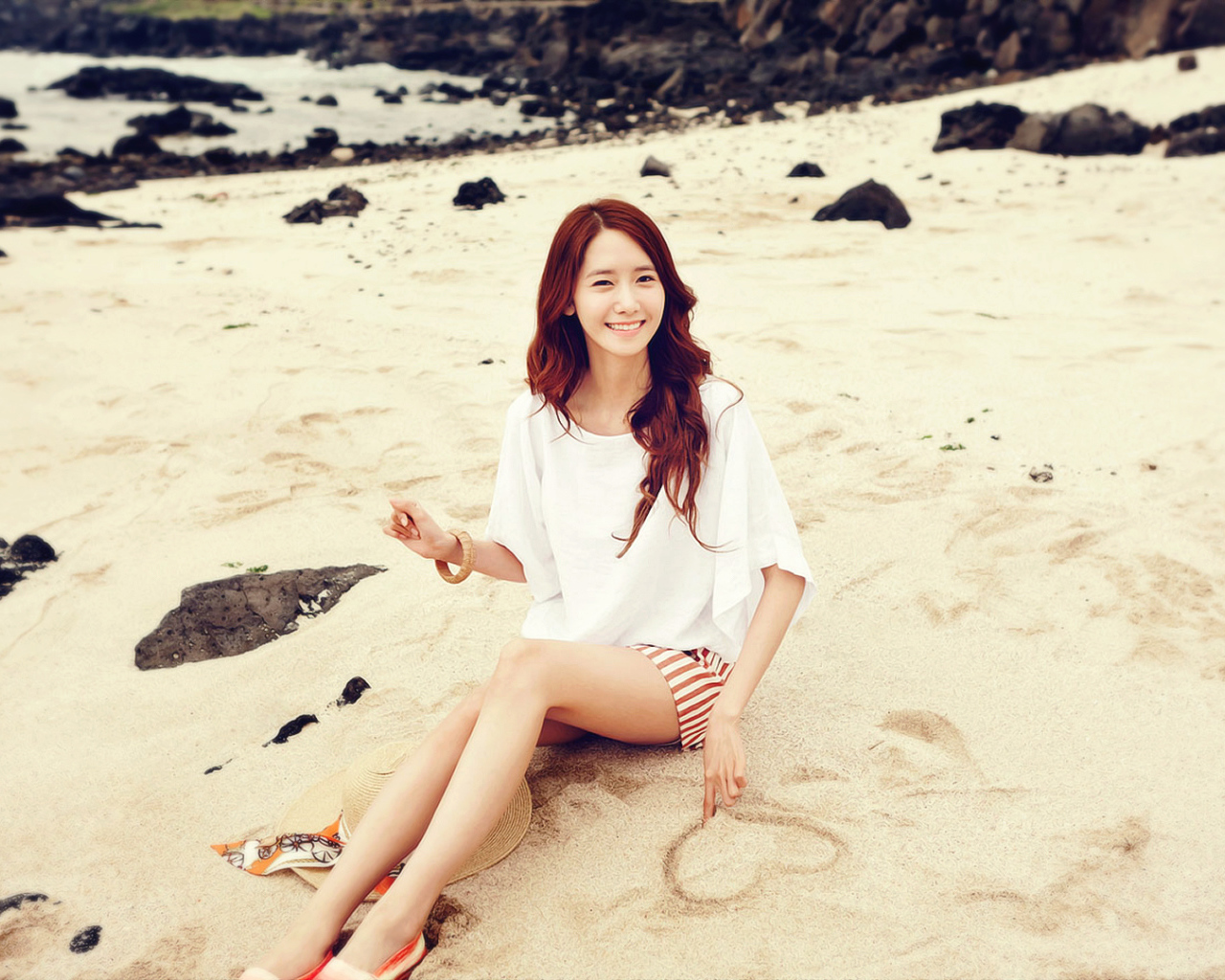 Солистка Girls’ Generation Юонна на пляже