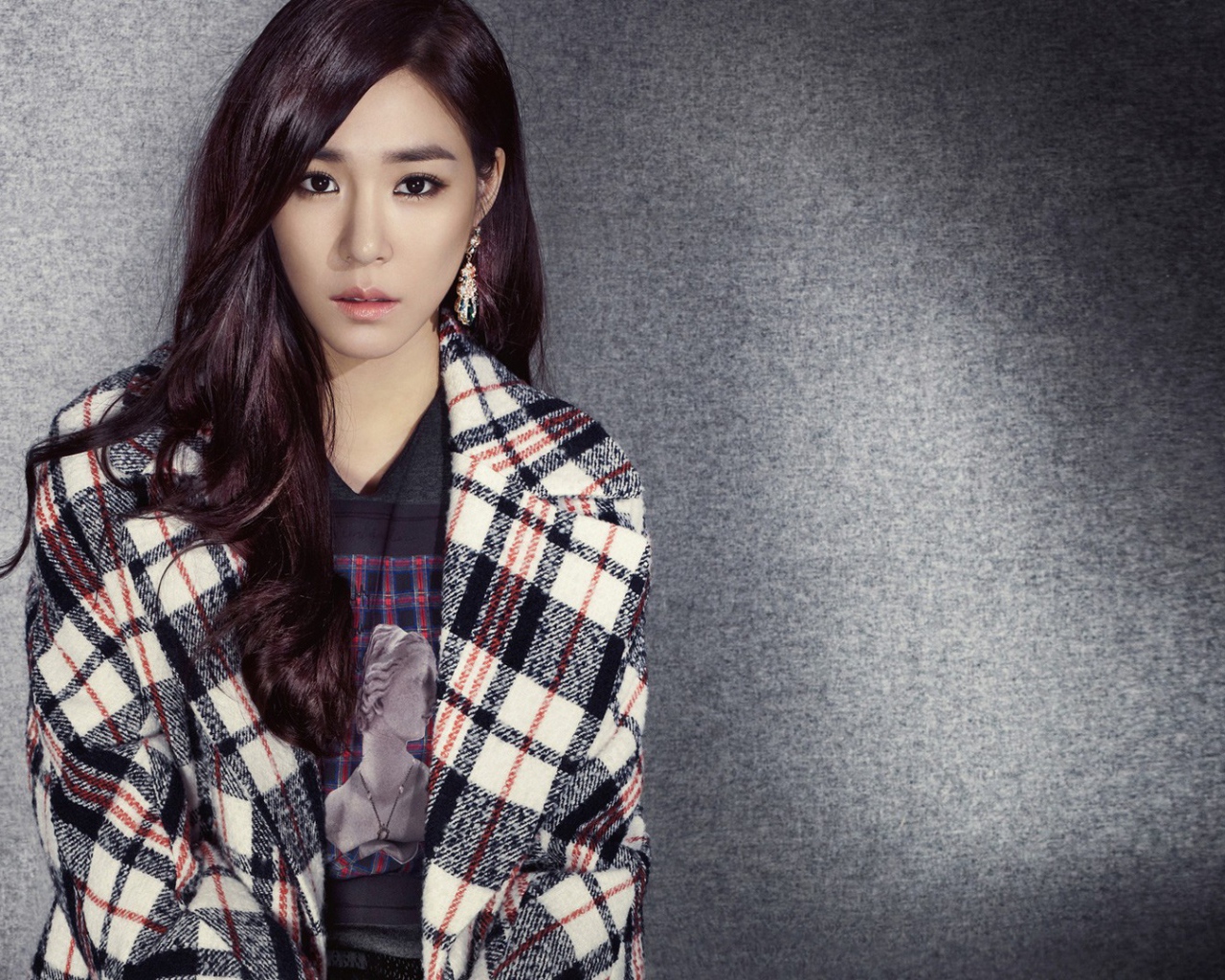 Тиффани Хванг на сером фоне, группа Girls’ Generation