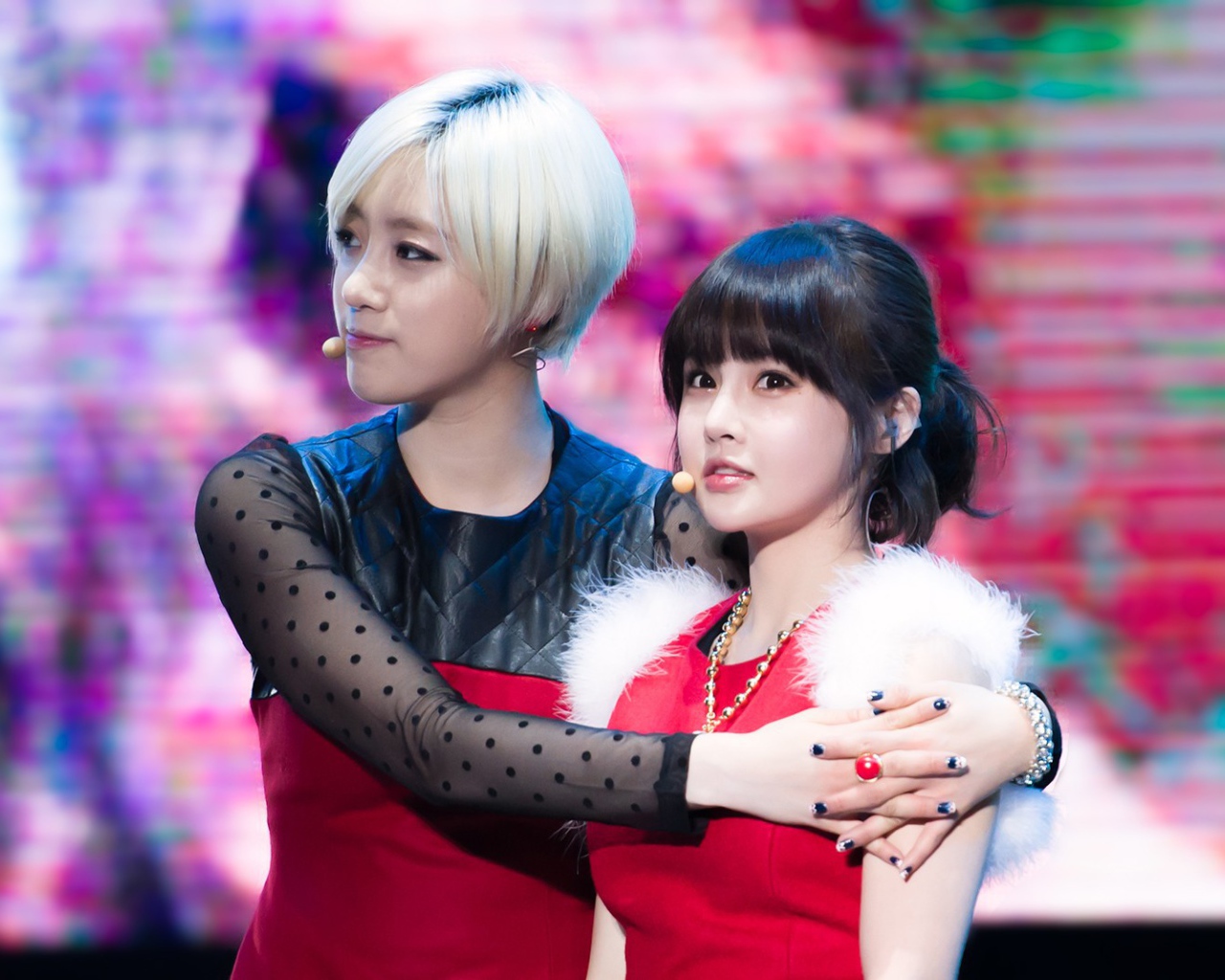 Две участницы группы T-ara