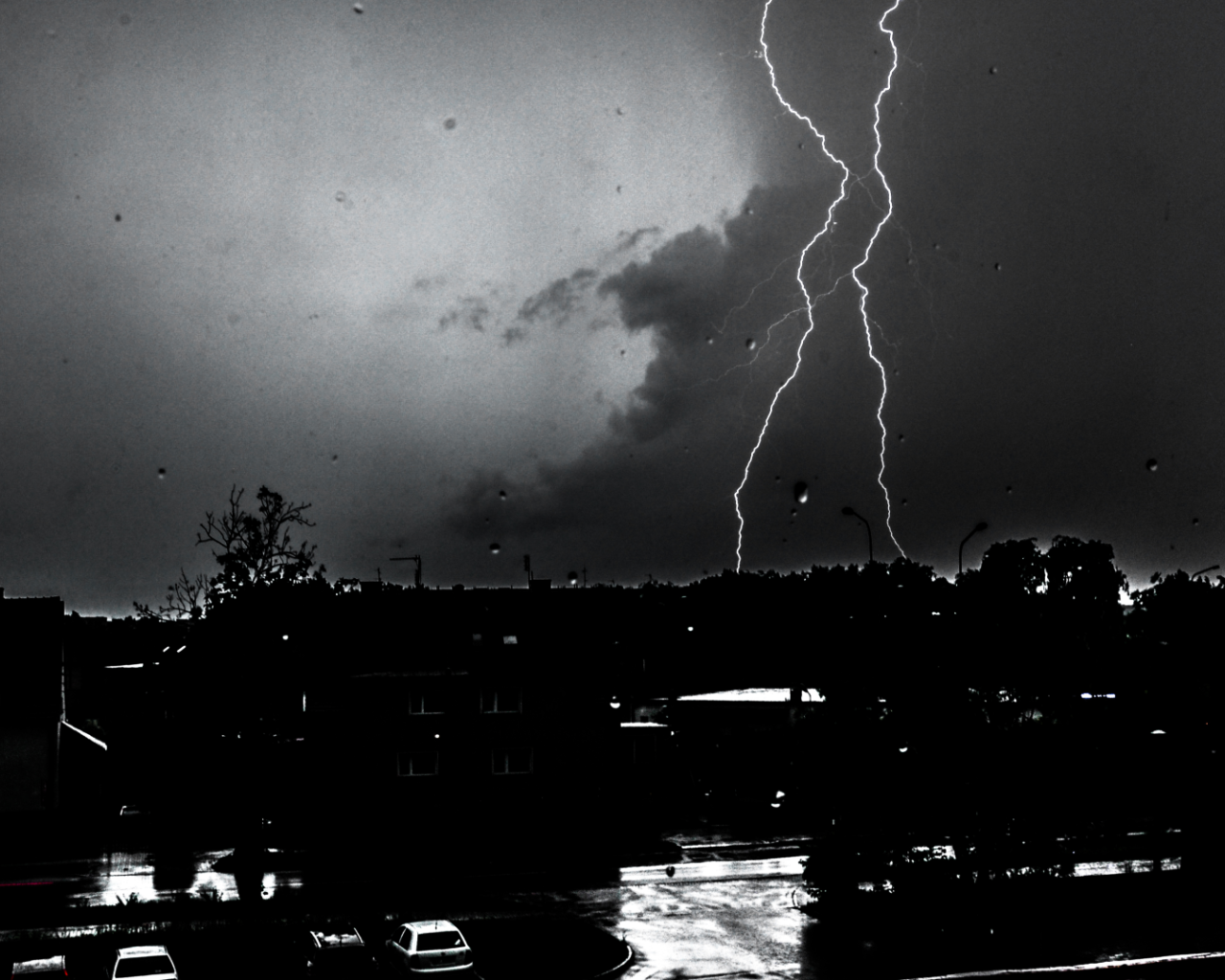 Черно белое фото грозы