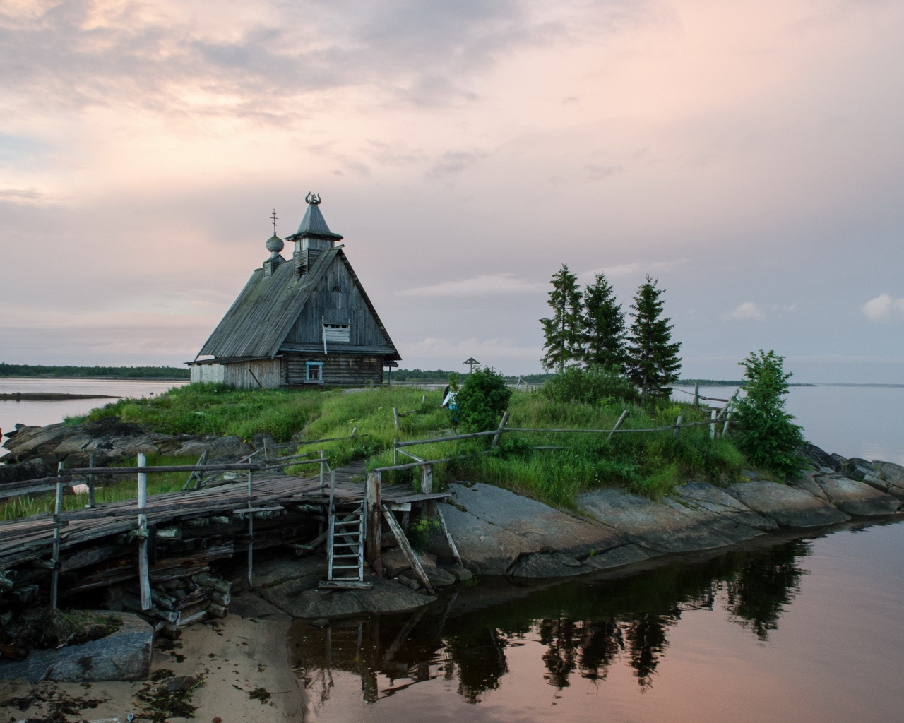 Часовня на островке