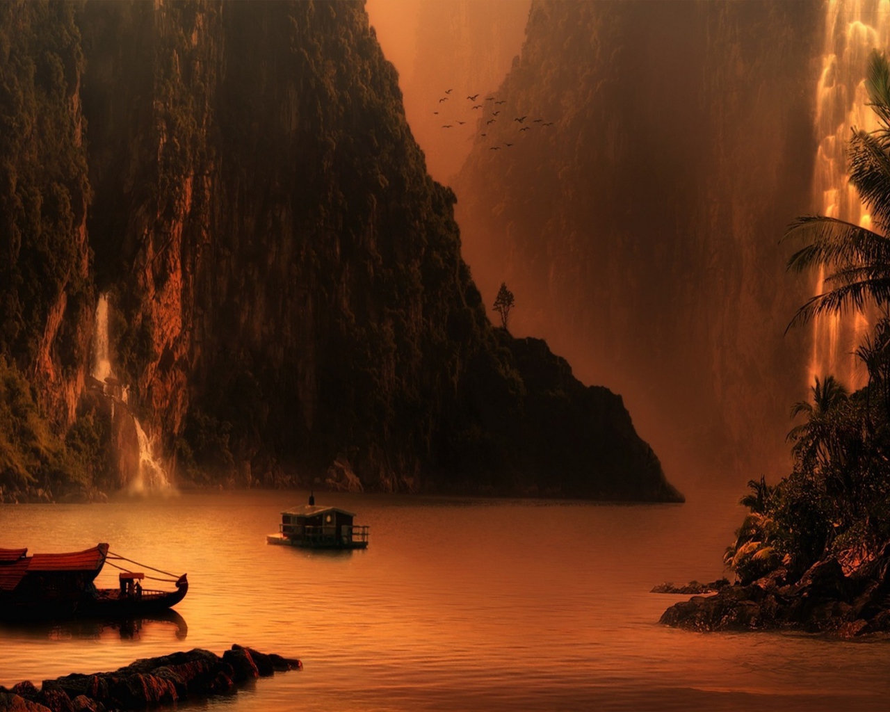 Уютная гавань между покрытых зеленью скал