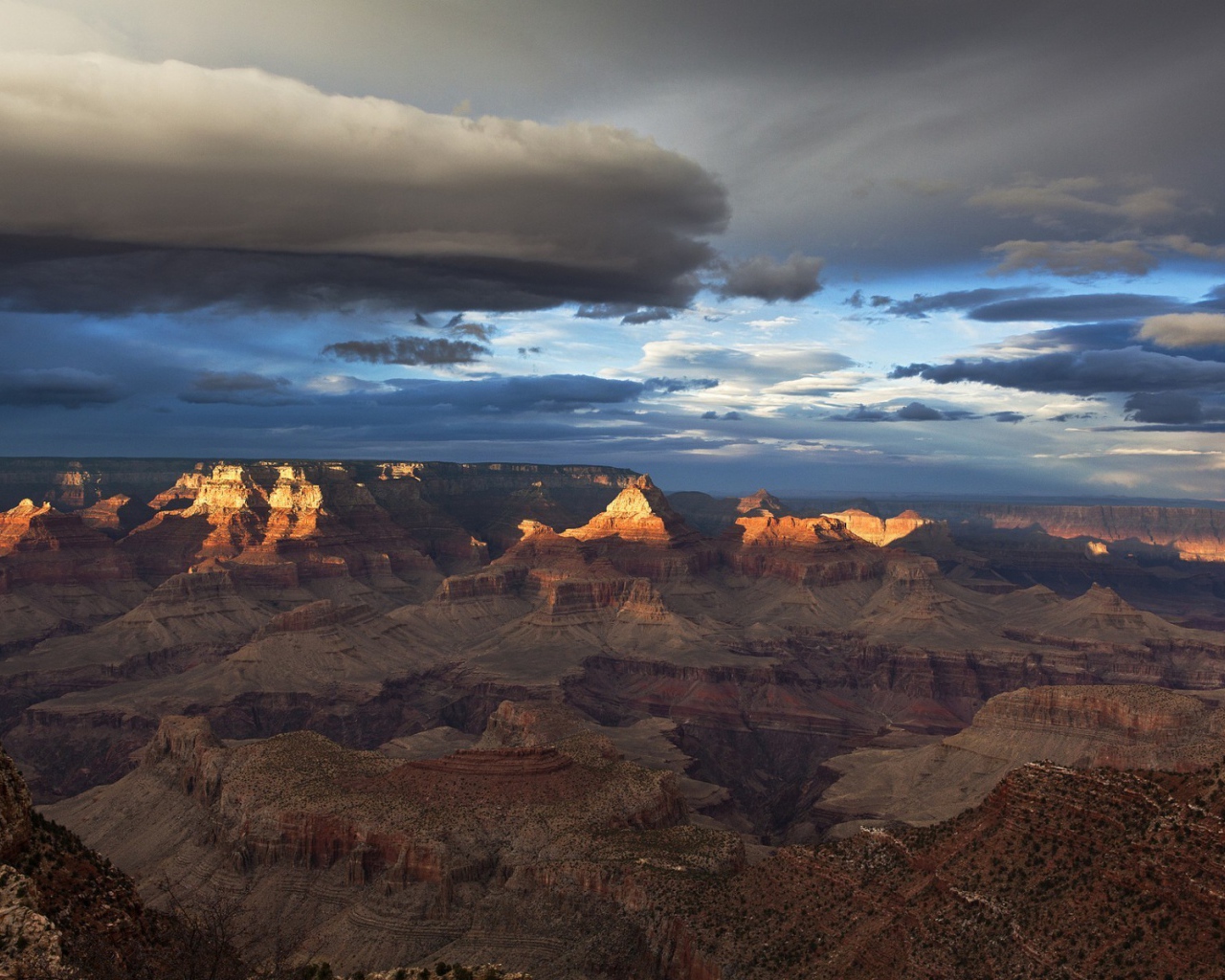Кучевые облака над каньоном