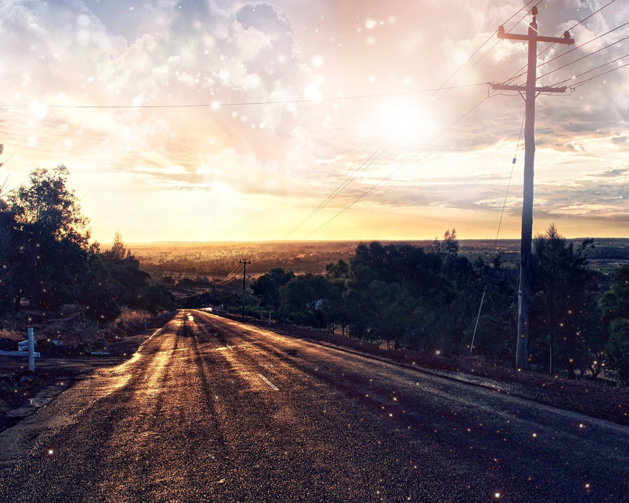 Пустынная асфальтовая дорога