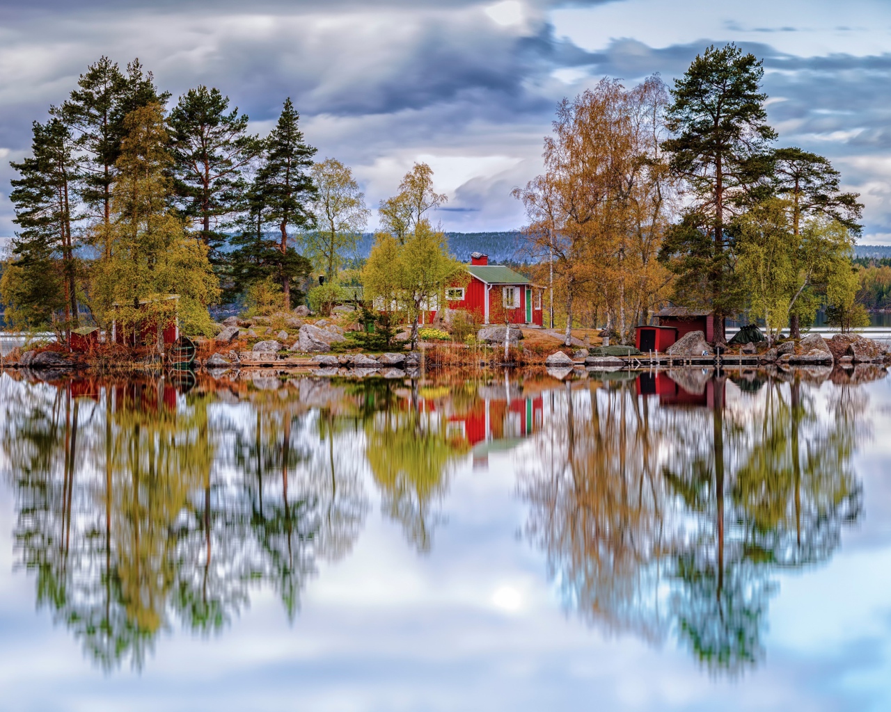 Жизнь на острове посреди озера