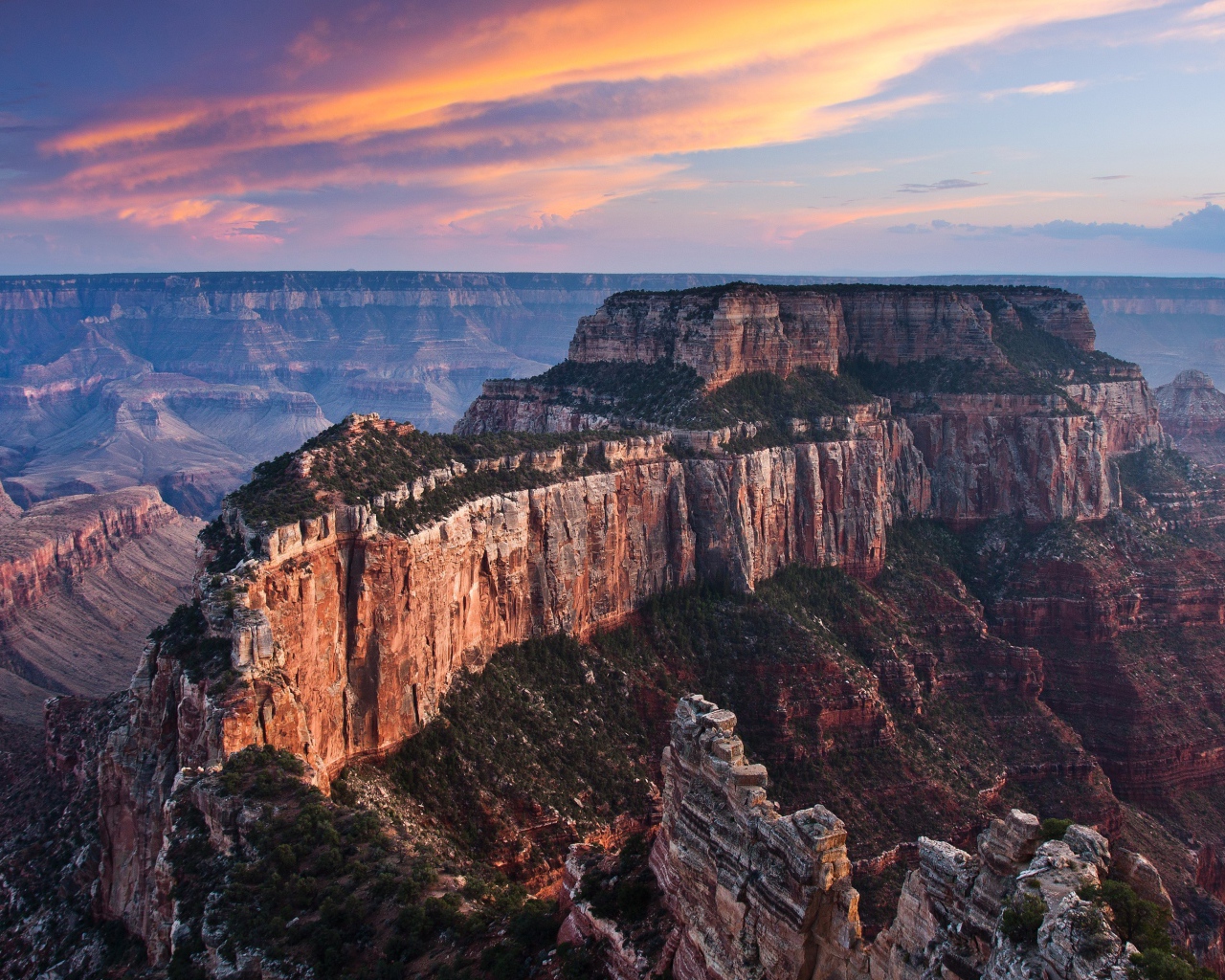 Оранжевые облака над каньоном