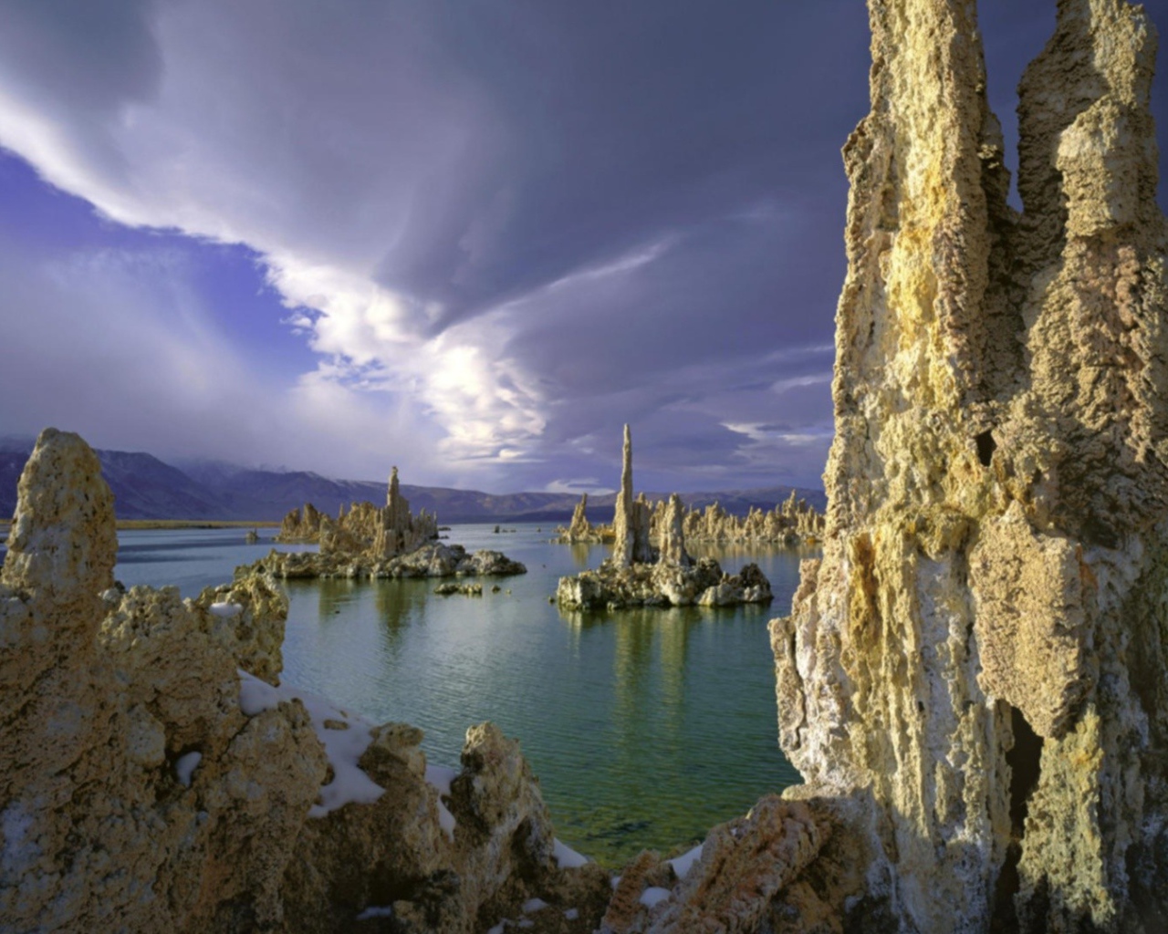 Скалы из отложений известняка