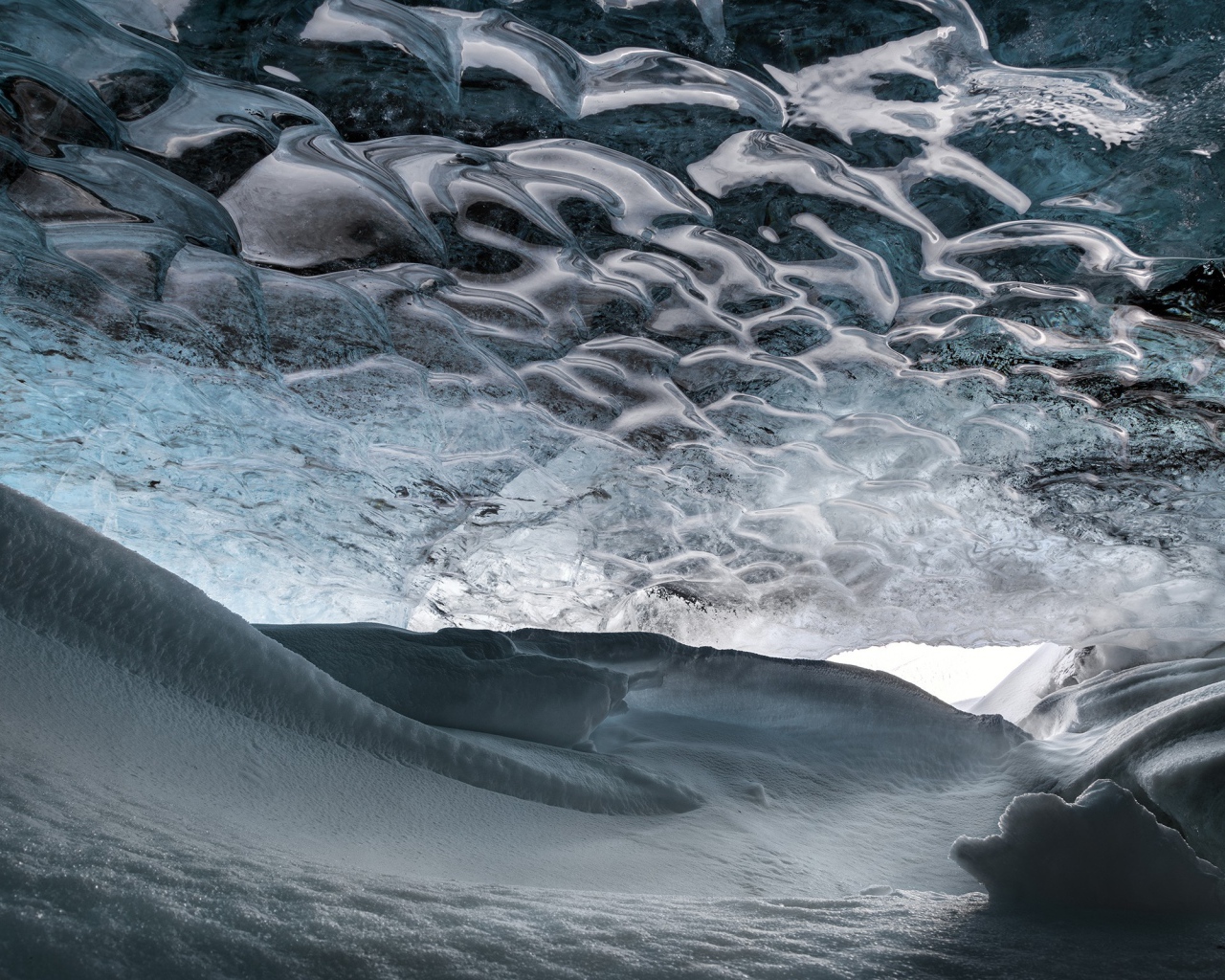 Мир под сводом льда