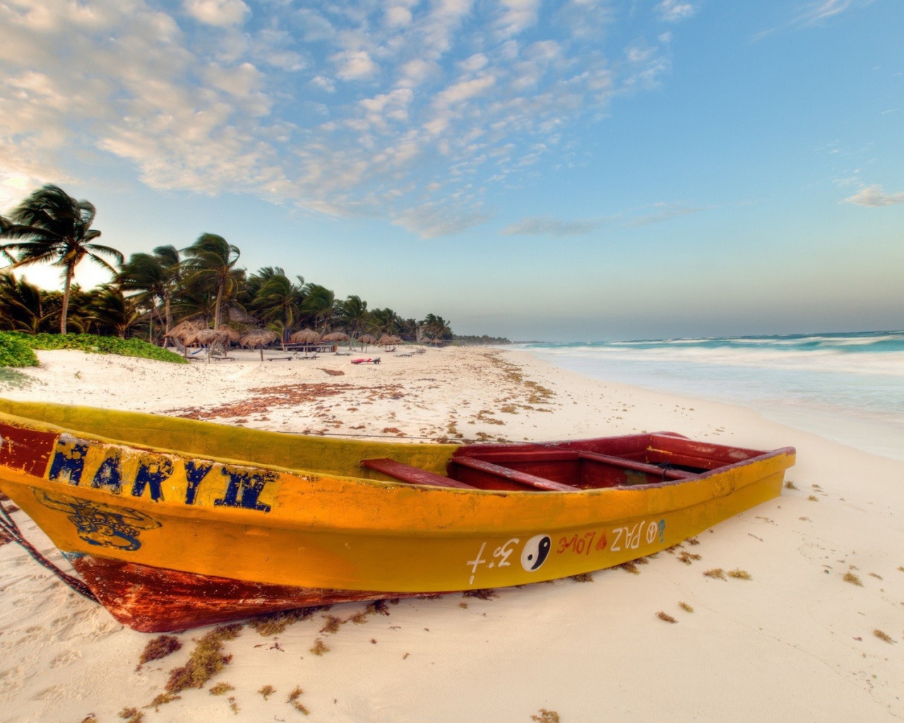Лодка Мария на пляже