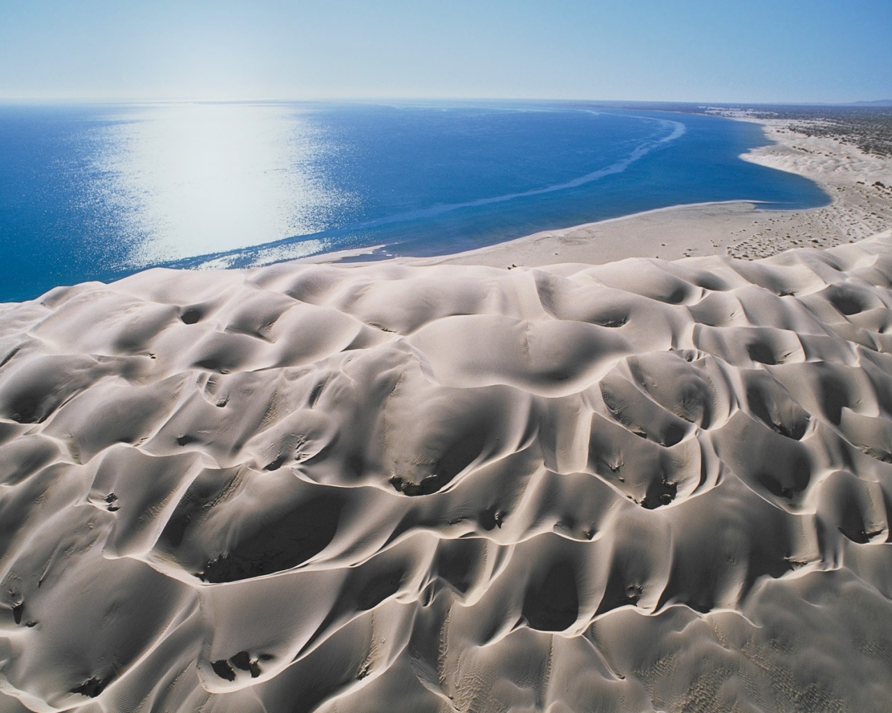 Необычные образования из белого песка