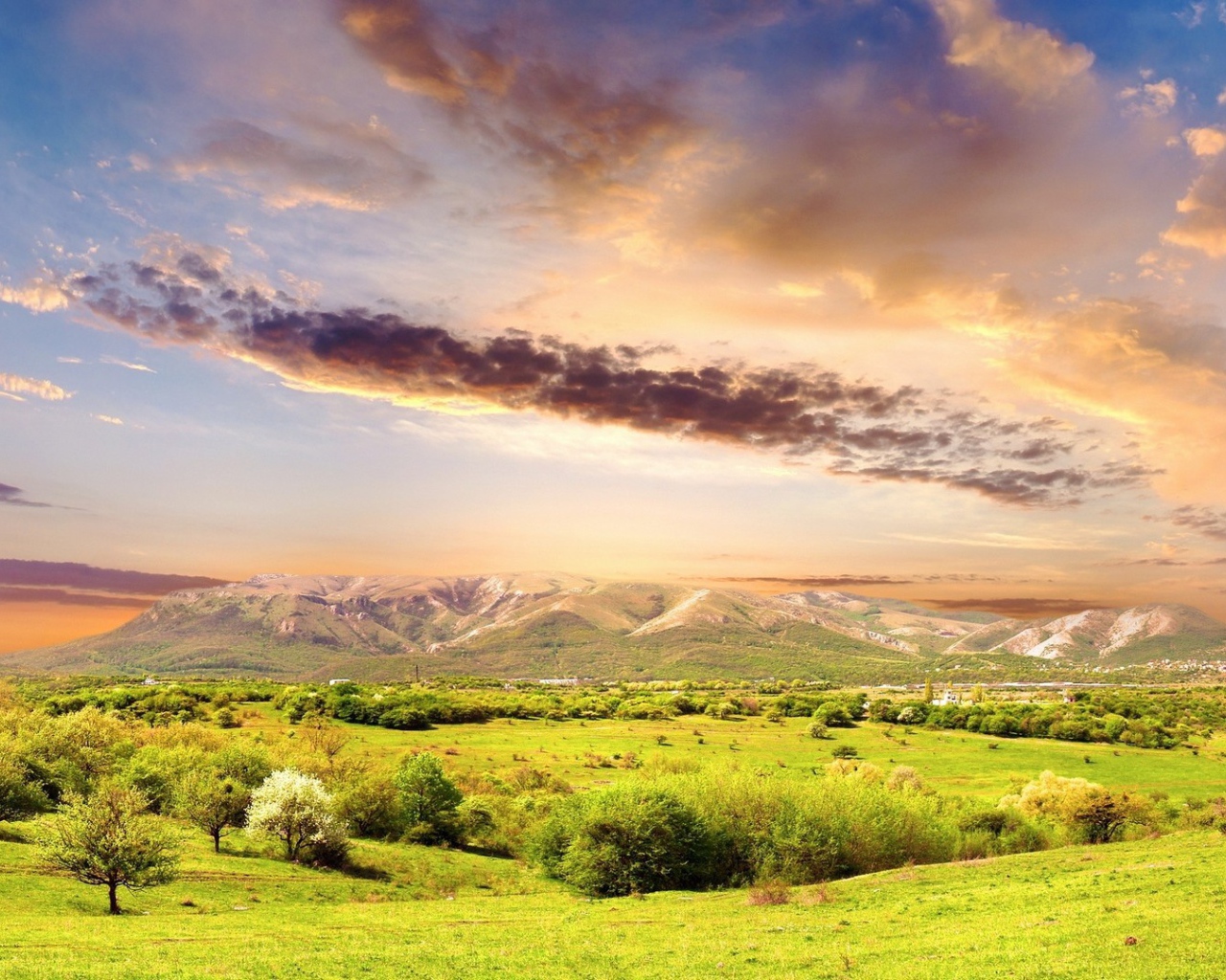 Фантастические облака над плоскогорьем