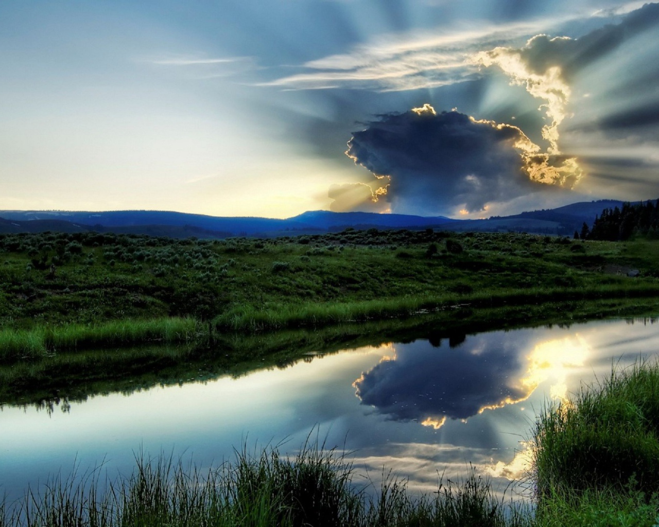 Солнце скрылось за единственным облаком
