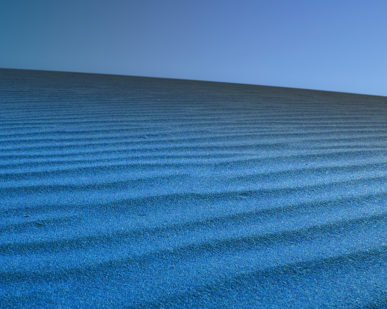 Голубой песок пустыни