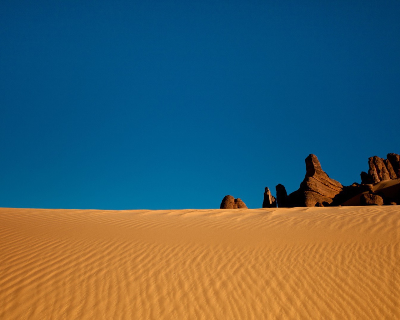 Скалы на краю пустыни