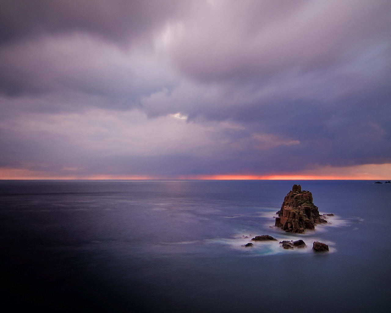 Маленький каменный остров