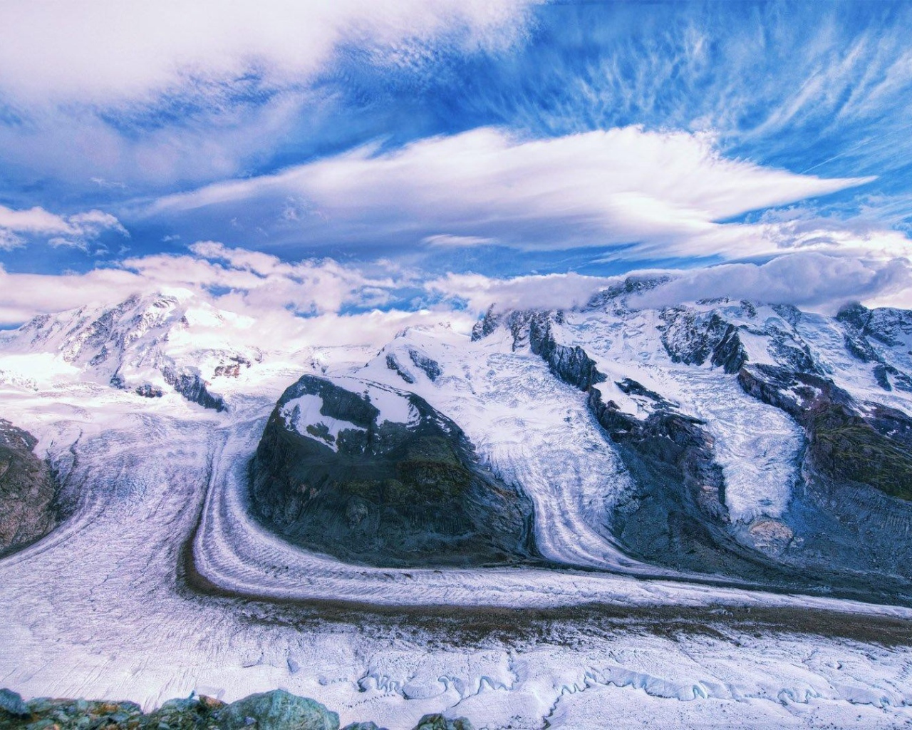 Облака над ледником