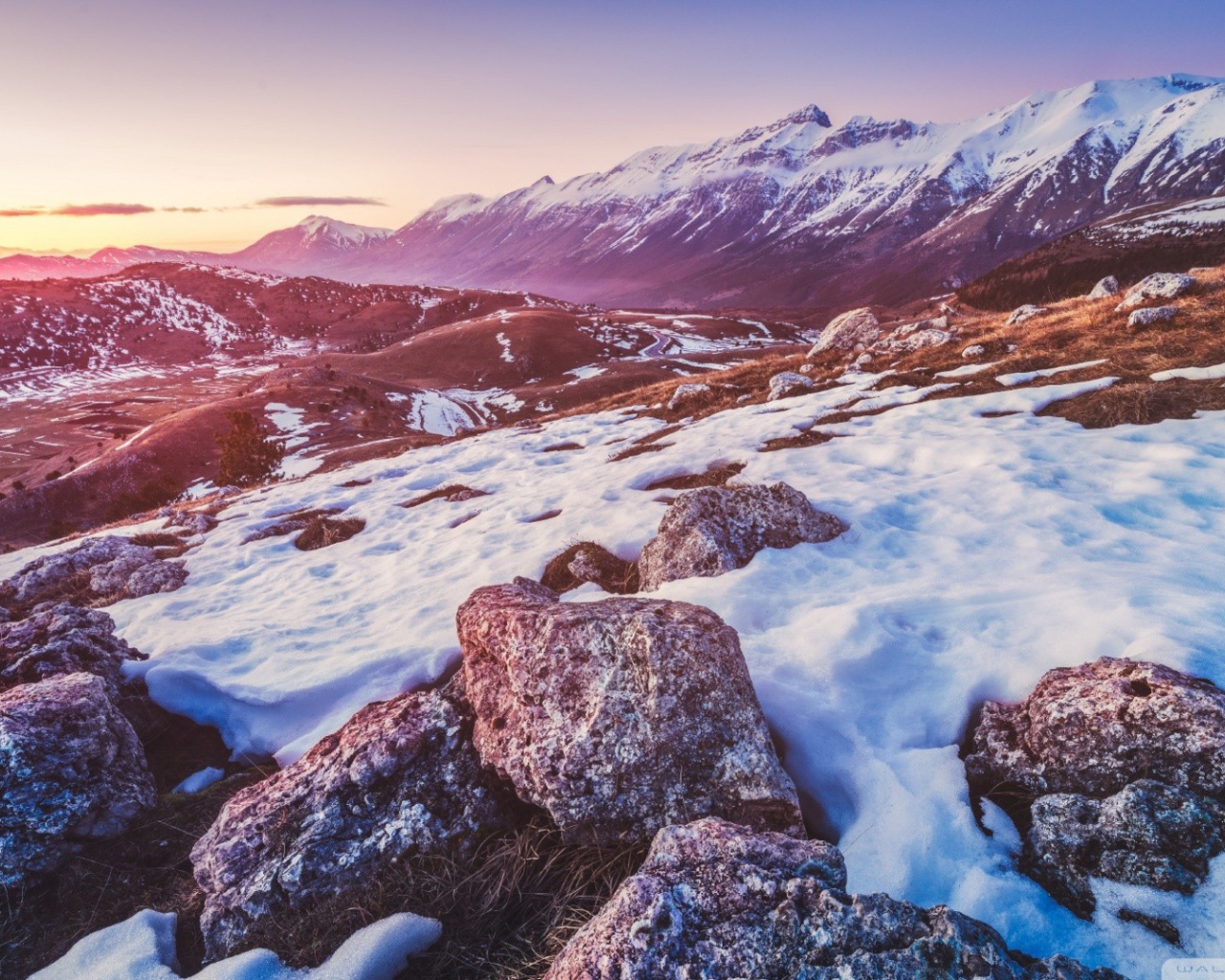 Свежий снег в горах